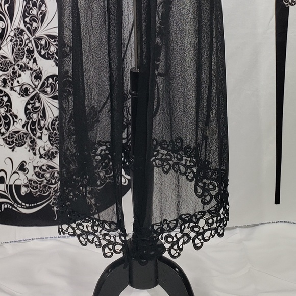 Women Mesh with Lace Duster - Picture 4 of 4